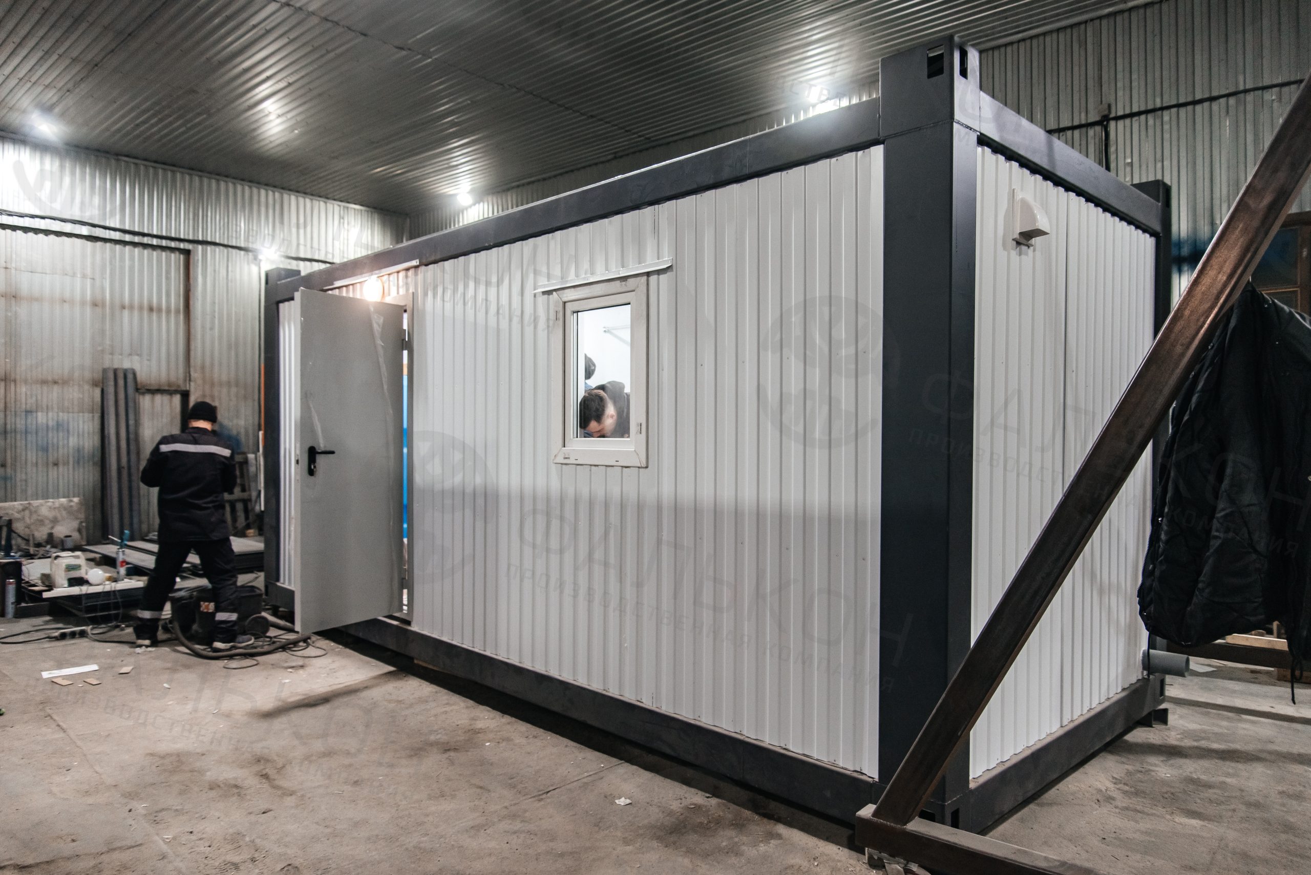 Душевой модуль (блок-контейнер) 4 душевых.