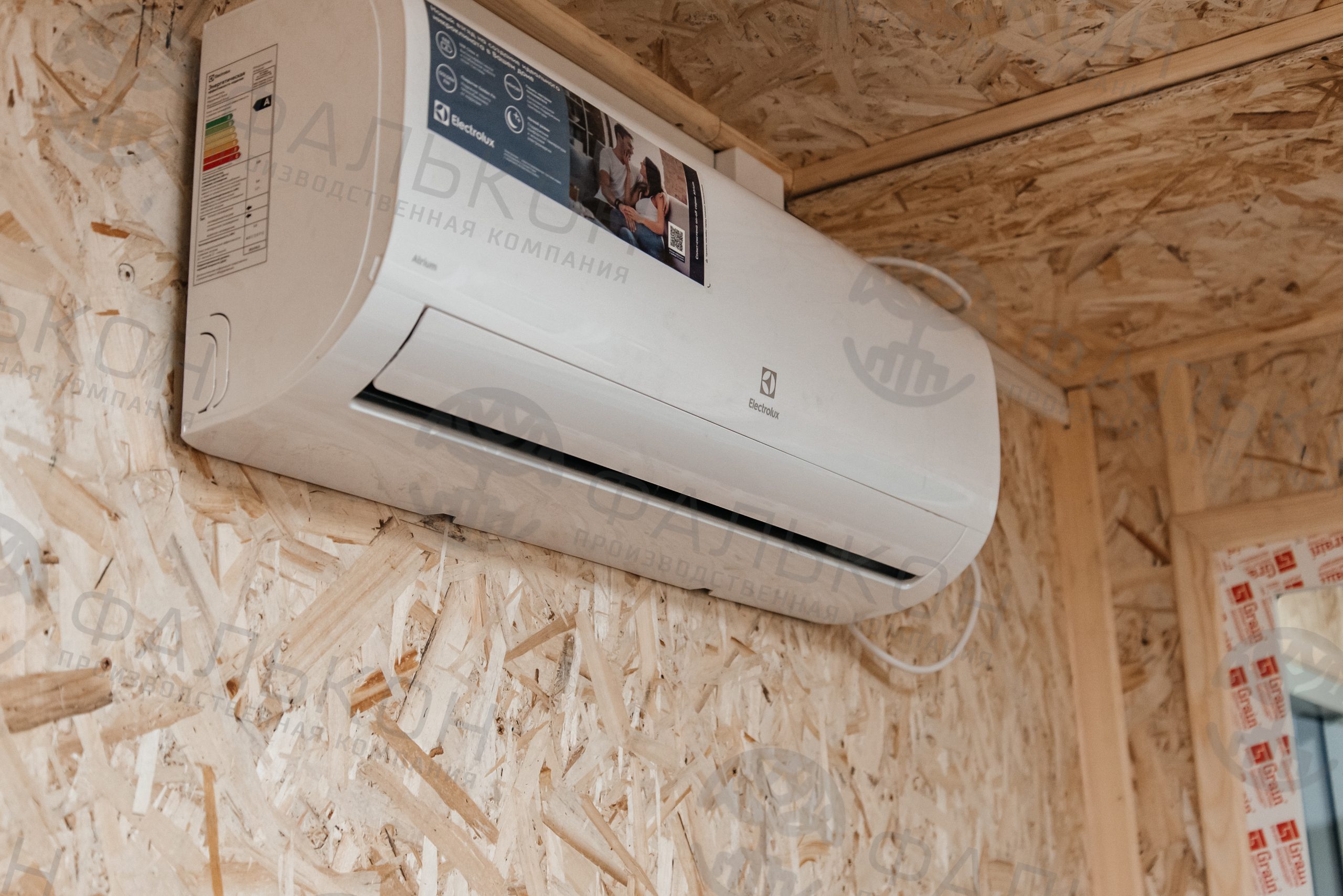 Модульный офис (2 блок-секции) с кабинетом и переговорной и тамбуром.