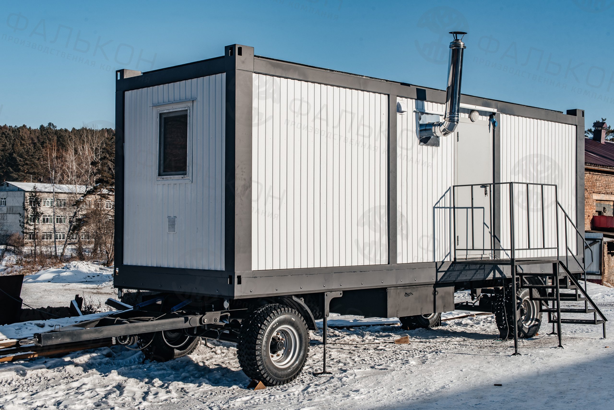 Жилой модуль на шасси (вагон-дом) на 8 мест.