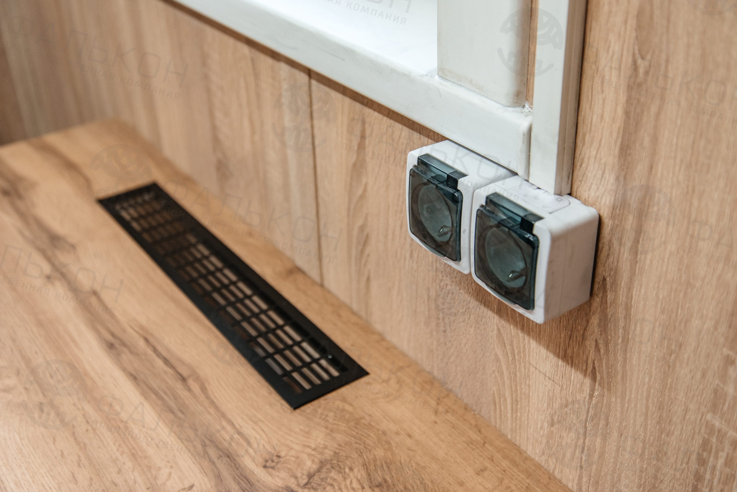 Жилой модуль на шасси (вагон-дом) на 8 мест.