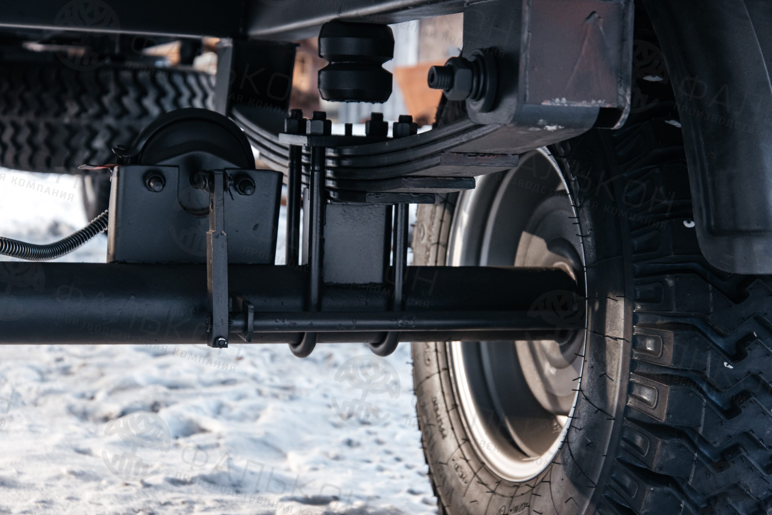 Жилой модуль на шасси (вагон-дом) на 8 мест.