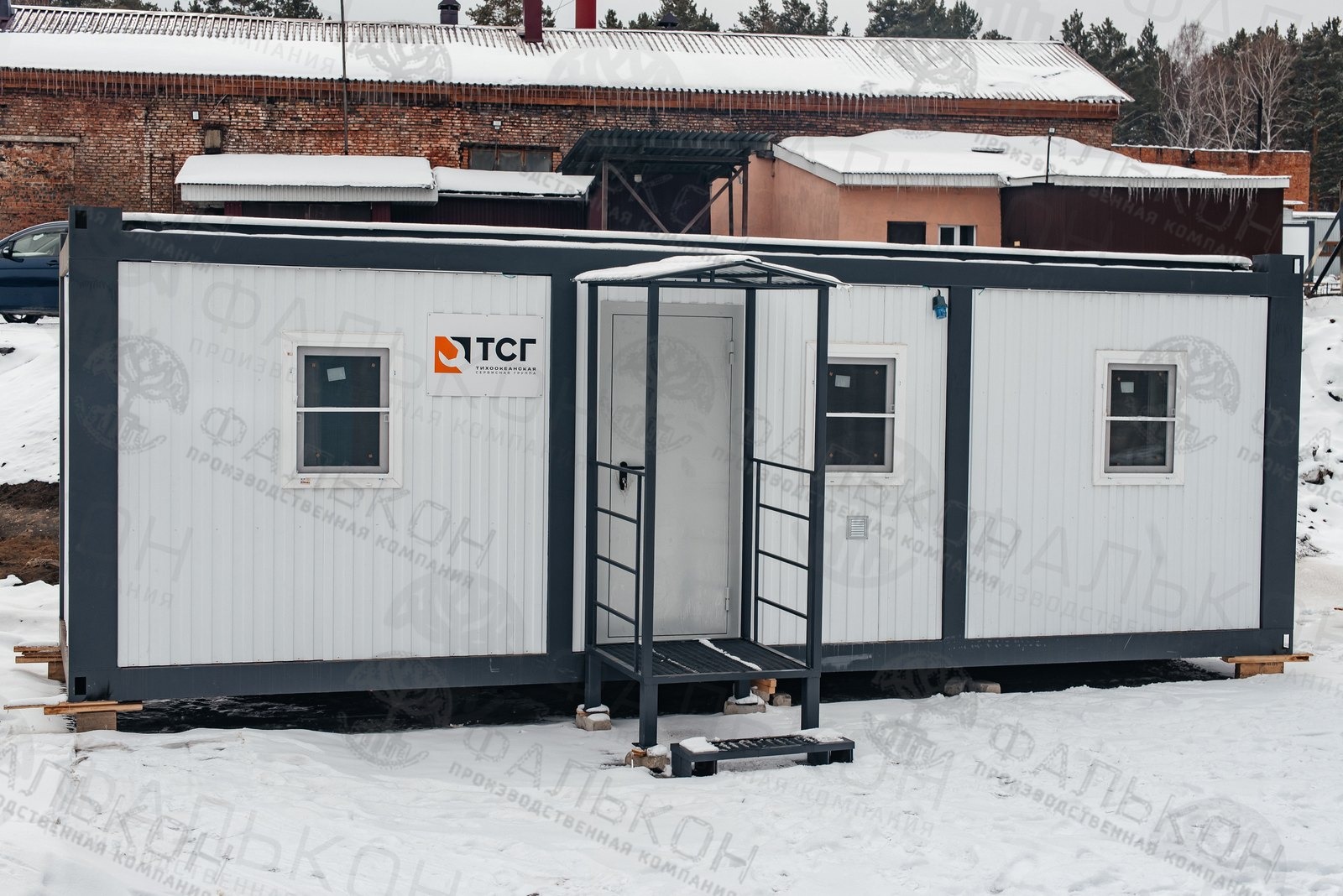 Входная группа офисного блока ТСГ