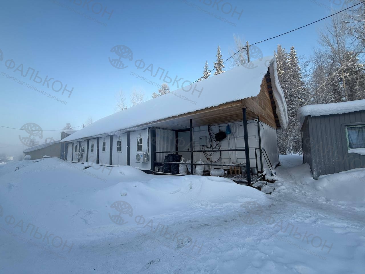 Входная зона вахтового городка зимой